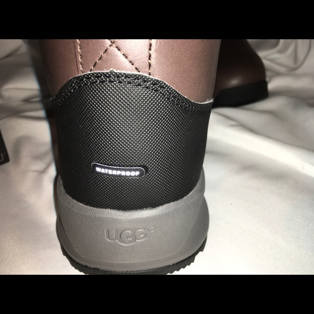 UGG - Picture 5 of 8